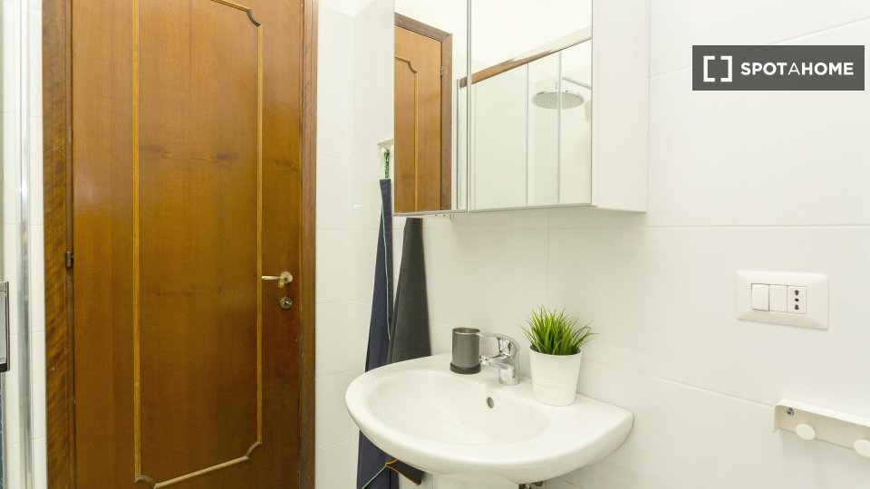 Double room Milan, 4 beds — photo 6