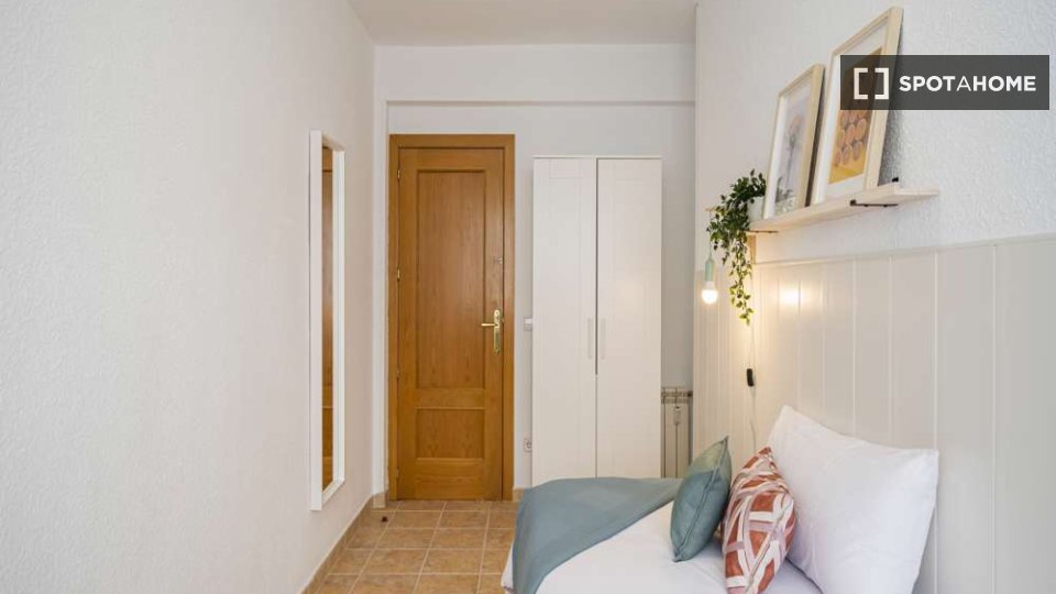 Double room Madrid, 25 beds — photo 14