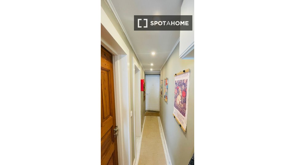 Apartment Lisbon, 2 beds, 72m² — photo 13