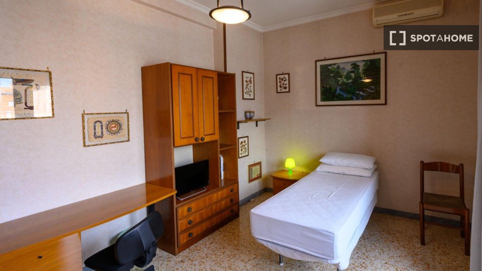 Double room Rome, 1 bed, 80m² — photo 17