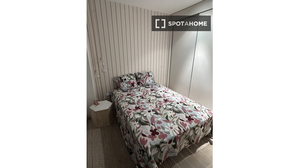 Double room Madrid, 1 bed, 30m² — photo 3
