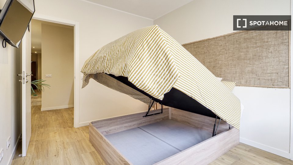Double room Barcelona, 4 beds, 85m² — photo 23