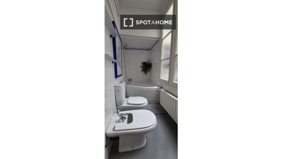 Double room Barcelona, 10 beds, 210m² — photo 10