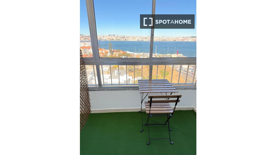 Double room Lisbon, 4 beds, 124m² — photo 9