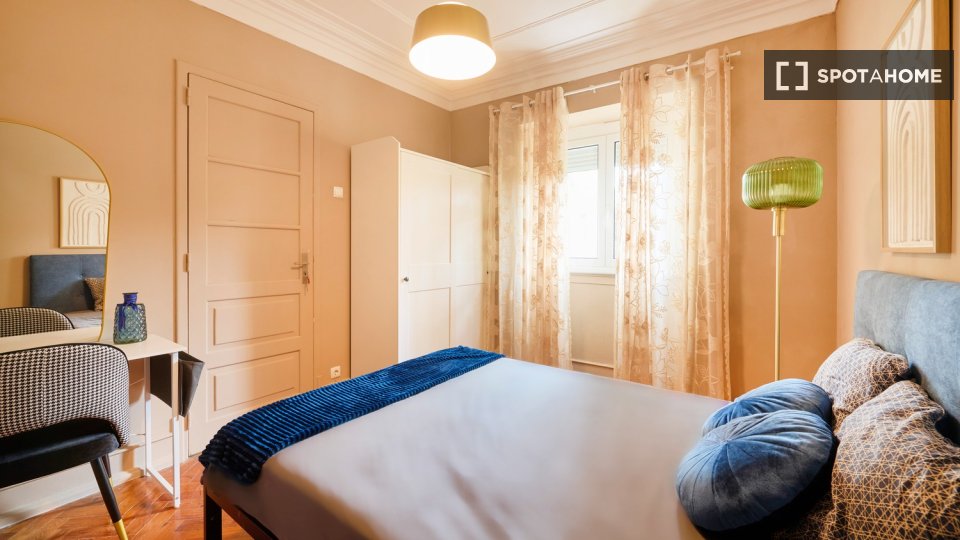 Double room Lisbon, 4 beds — photo 46