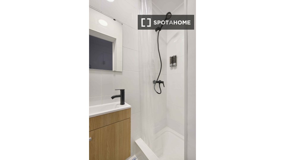 Double room Lisbon, 7 beds — photo 25