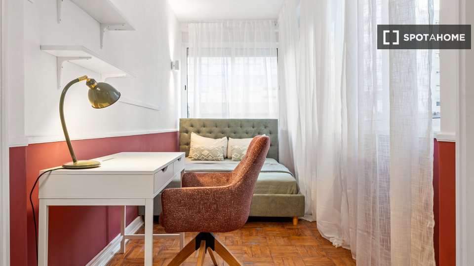 Double room Lisbon, 5 beds — photo 9