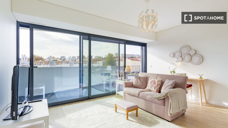 Apartment Lisbon, 1 bed, 60m² — photo 2