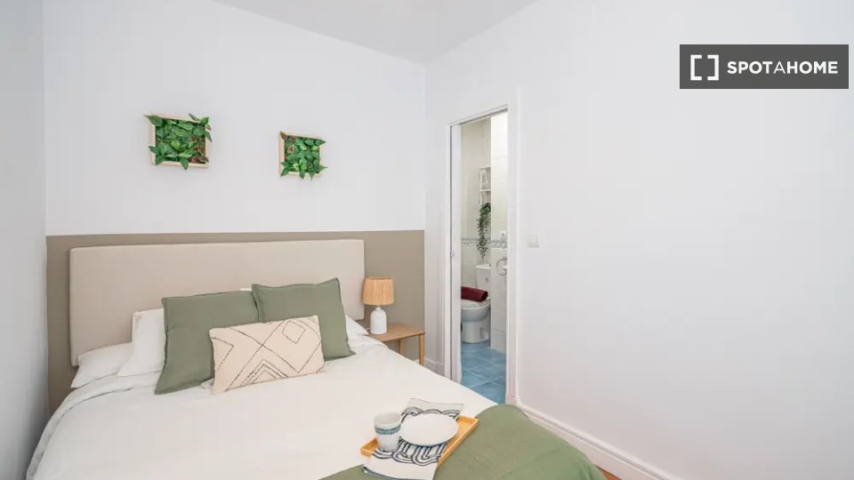 Double room Madrid, 8 beds — photo 4