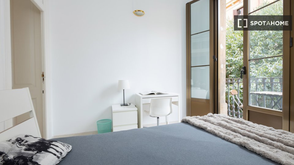 Double room Barcelona, 6 beds, 150m² — photo 2