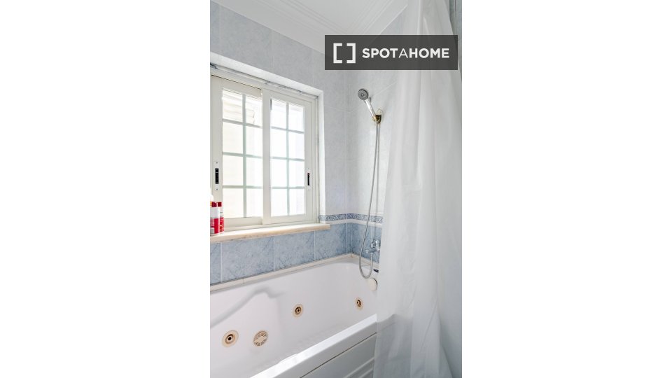 Apartment Lisbon, 5 beds — photo 13
