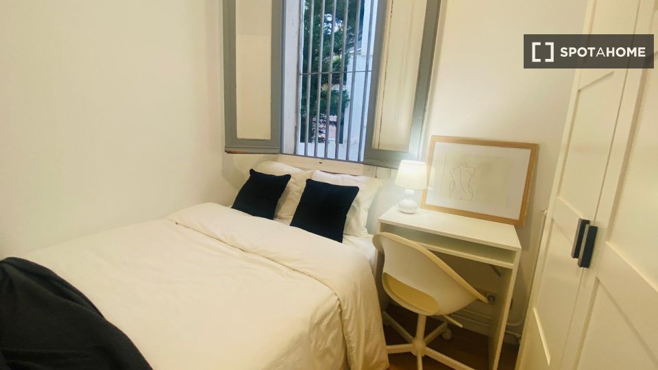 Double room Madrid, 5 beds — photo 17