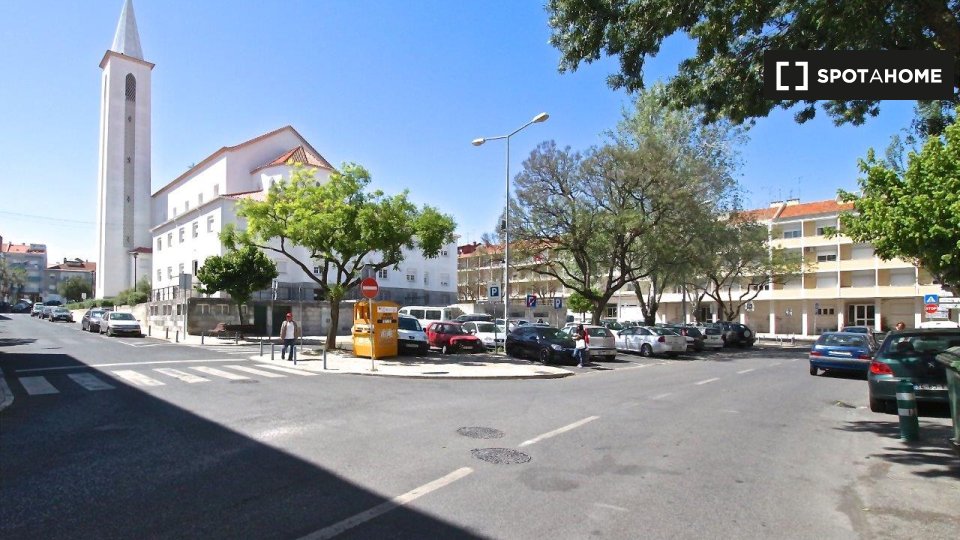 Double room Lisbon, 3 beds, 120m² — photo 15