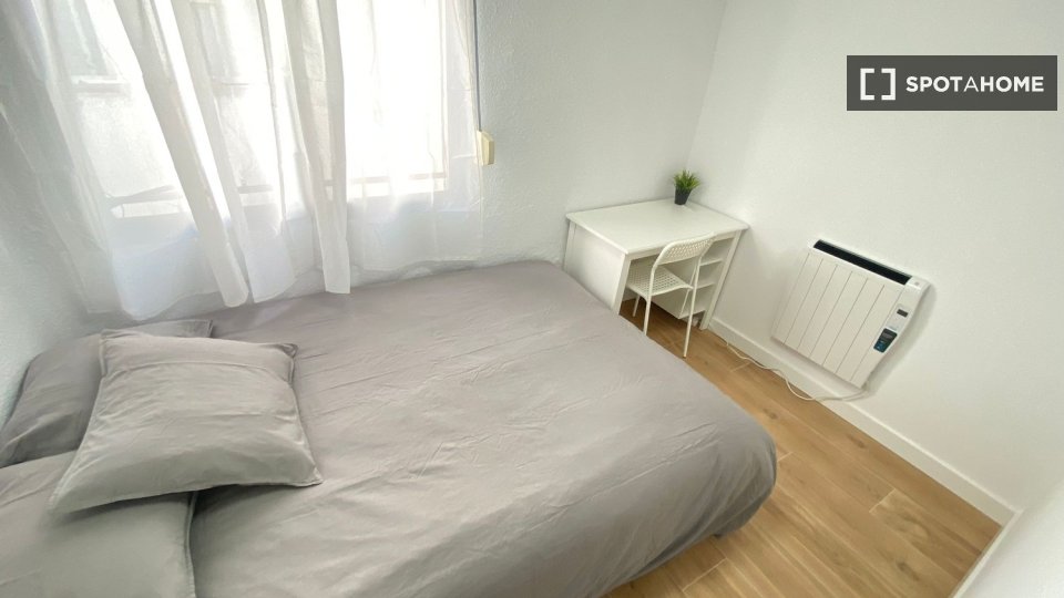 Double room Madrid, 5 beds — photo 12