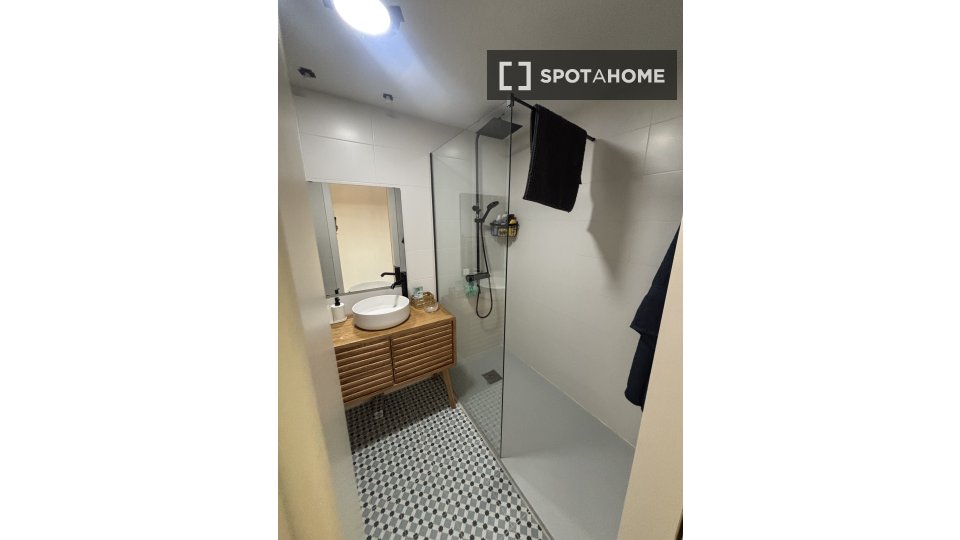 Double room Valencia, 2 beds, 100m² — photo 5