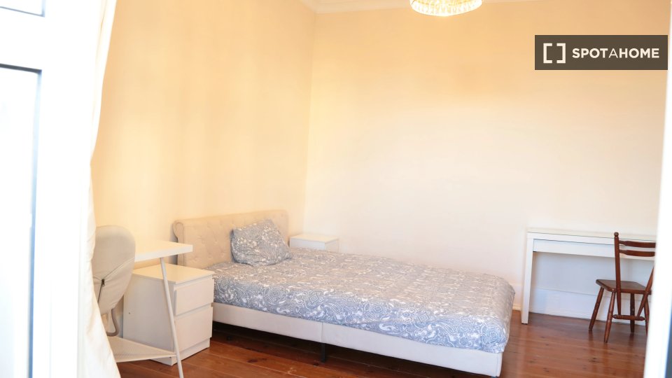 Double room Lisbon, 6 beds — photo 2