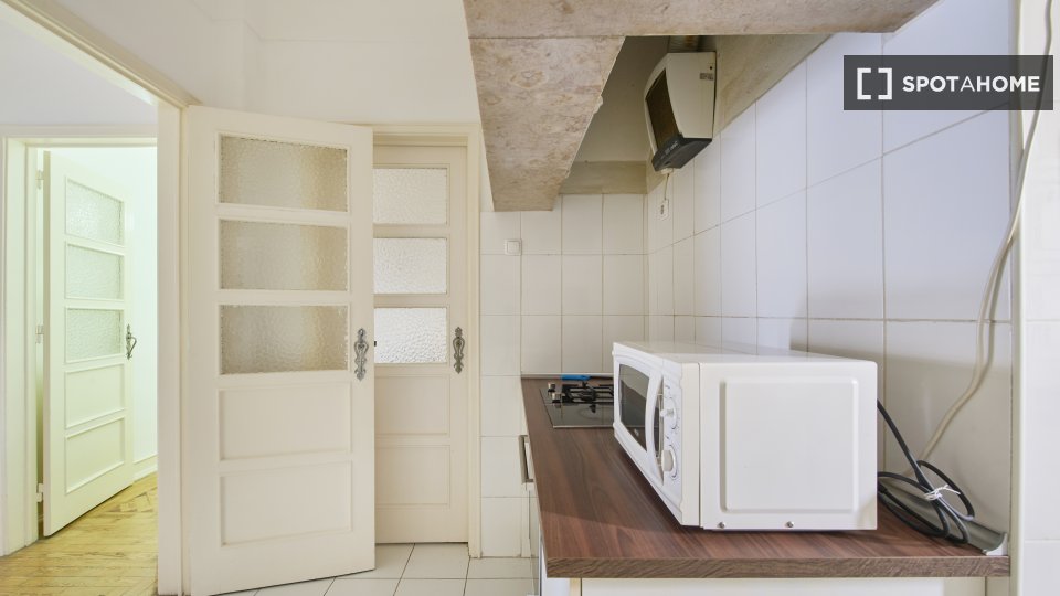 Double room Lisbon, 5 beds — photo 18