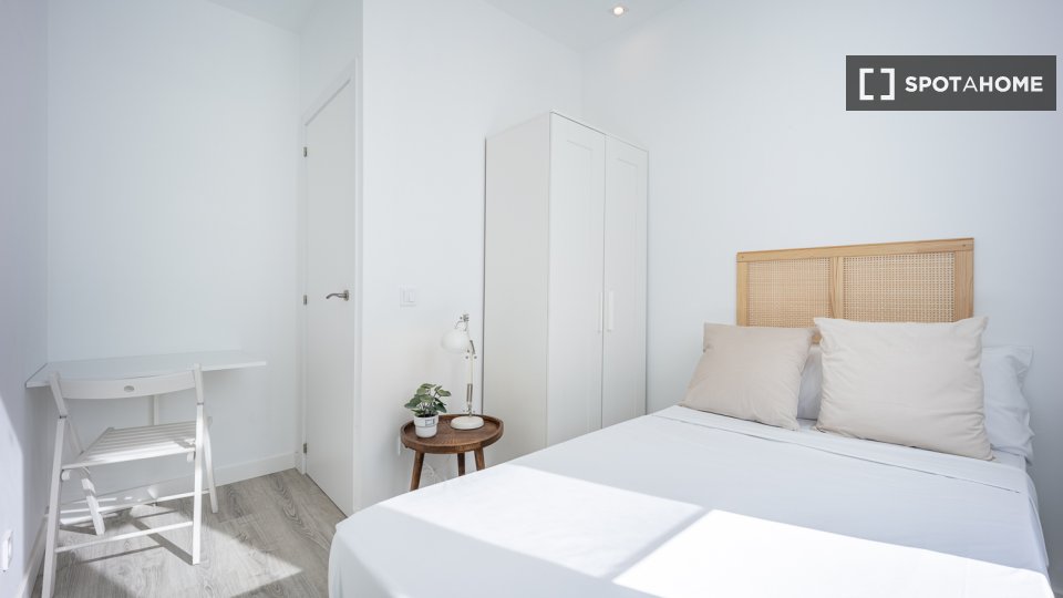Double room Madrid, 4 beds, 80m² — photo 10