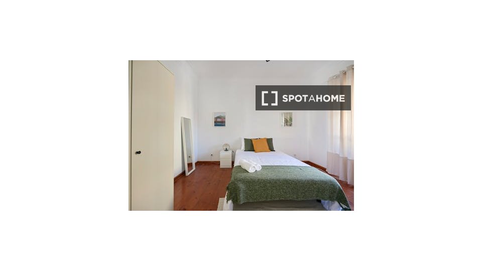 Double room Lisbon, 6 beds — photo 5