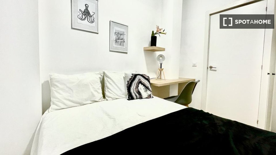 Double room Madrid, 6 beds — photo 6