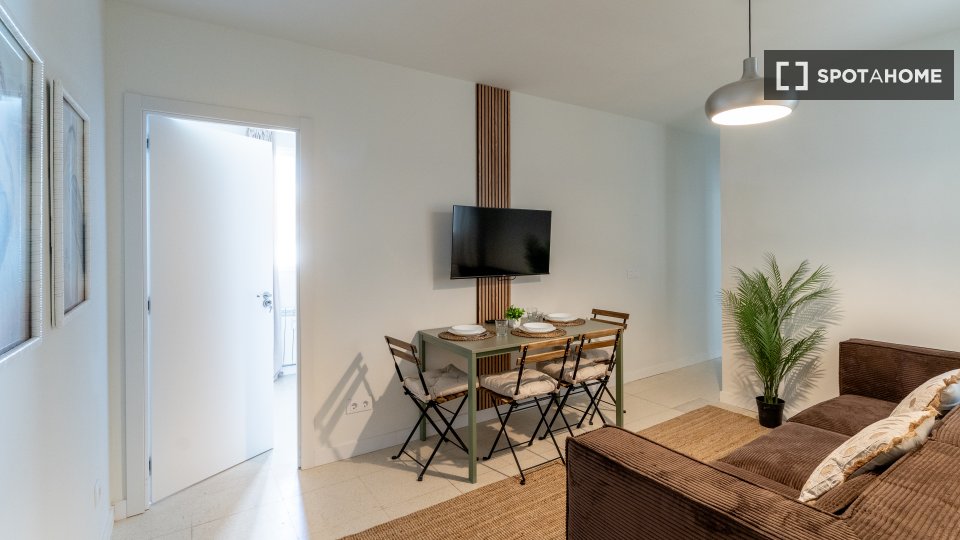 Double room Madrid, 3 beds — photo 10