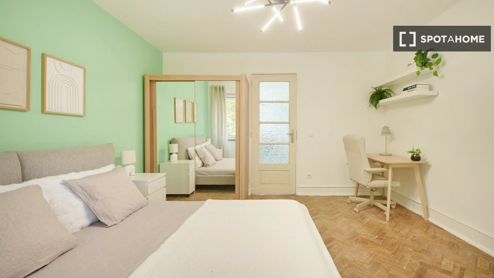 Double room Lisbon, 6 beds — photo 13