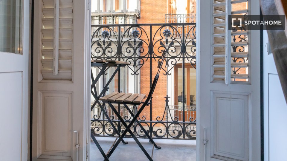 Double room Madrid, 7 beds, 160m² — photo 20