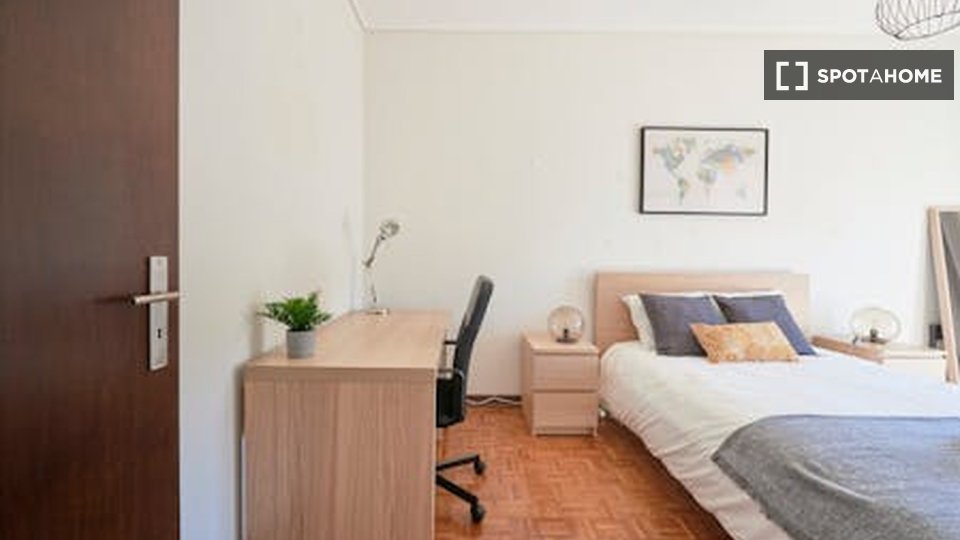 Double room Lisbon, 5 beds — photo 8