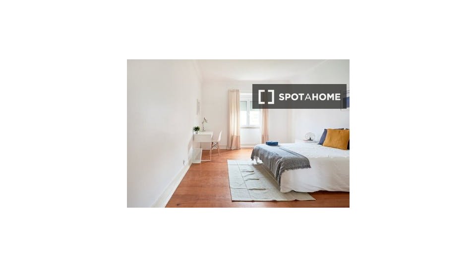 Double room Lisbon, 5 beds — photo 10