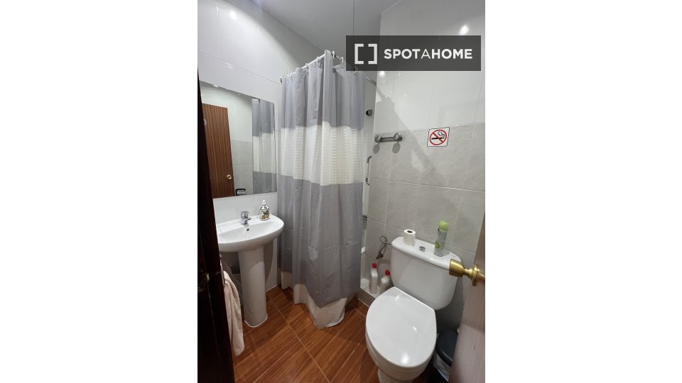 Double room Madrid, 8 beds, 275m² — photo 9