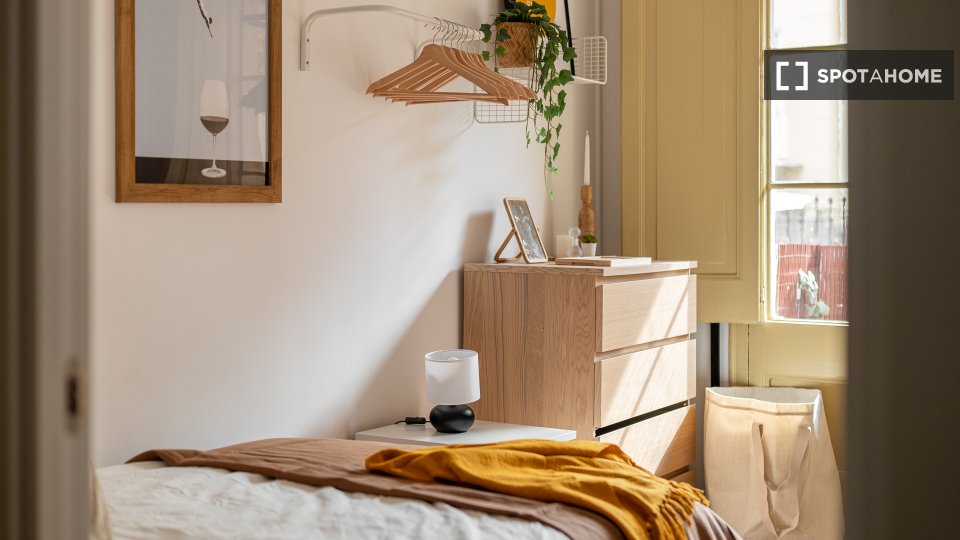 Double room Barcelona, 4 beds, 65m² — photo 10