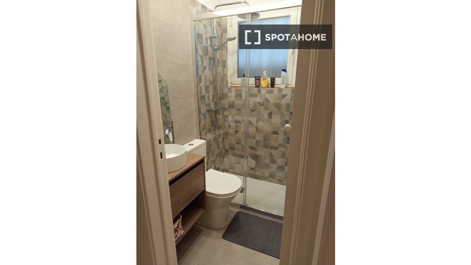 Double room Lisbon, 3 beds, 120m² — photo 11