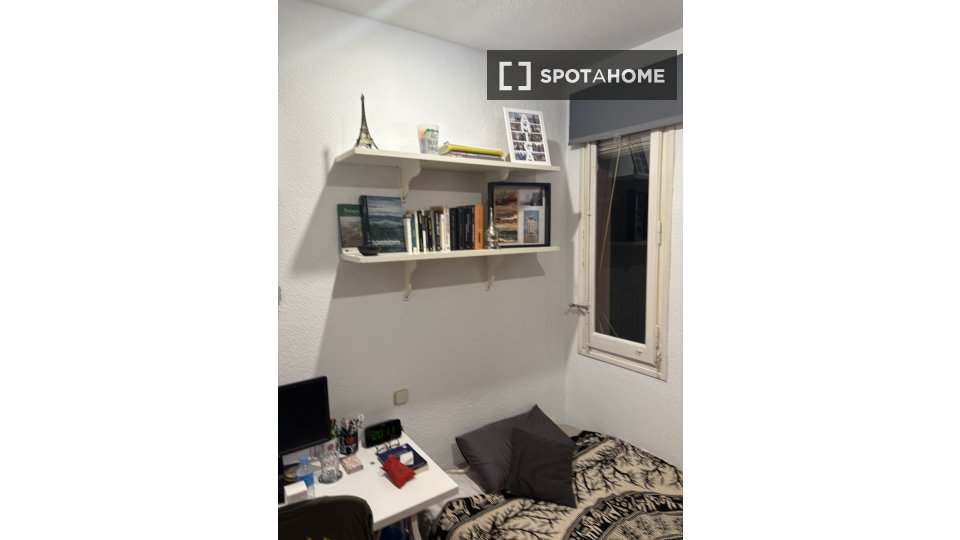 Double room Madrid, 1 bed, 108m² — photo 1