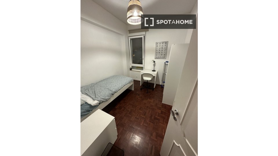Double room Lisbon, 5 beds, 130m² — photo 2