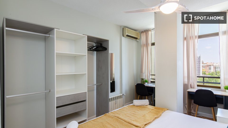Double room Madrid, 5 beds — photo 48