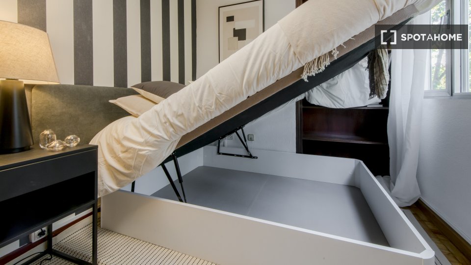 Double room Madrid, 6 beds, 100m² — photo 16