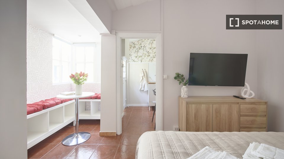 Apartment mono Lisbon — photo 17