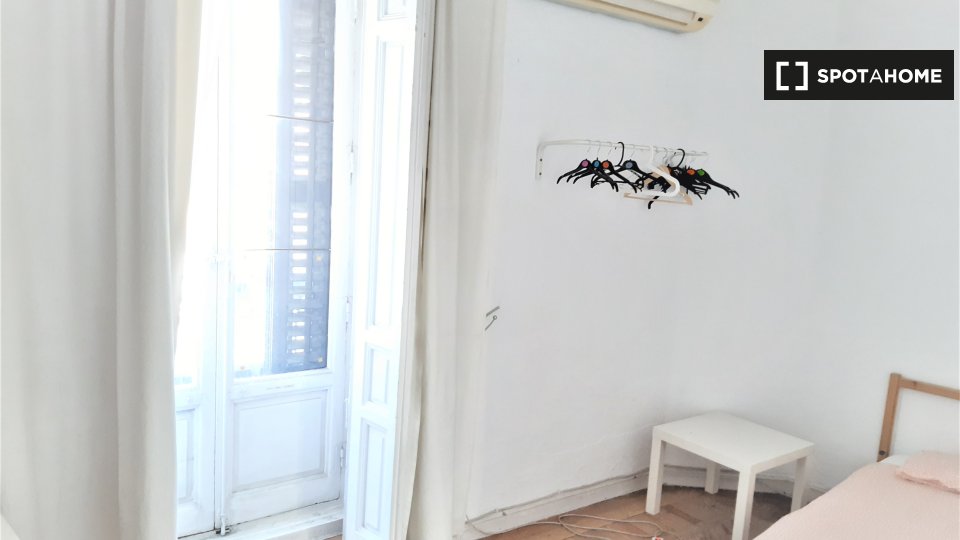 Double room Madrid, 12 beds, 280m² — photo 4