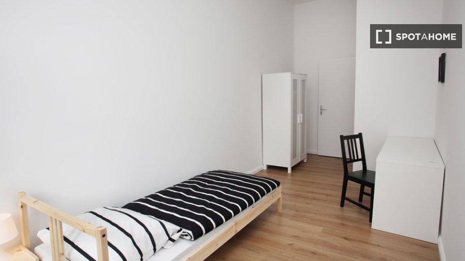 Double room Berlin, 5 beds, 101m² — photo 6