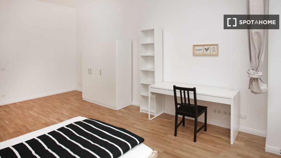 Double room Berlin, 4 beds, 104m² — photo 3