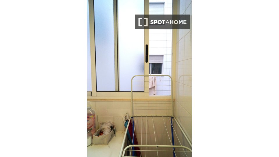 Double room Valencia, 3 beds — photo 18