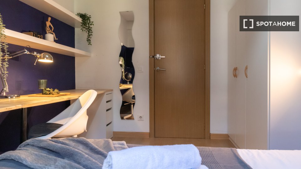 Double room Madrid, 7 beds, 140m² — photo 31