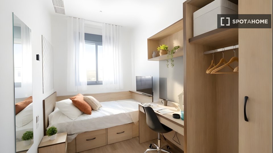 Double room Granada, 3 beds — photo 18