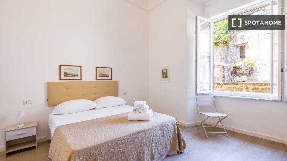 Appartamento con 2 camere da letto in affitto a Montecalvario, Napoli - a Napoli