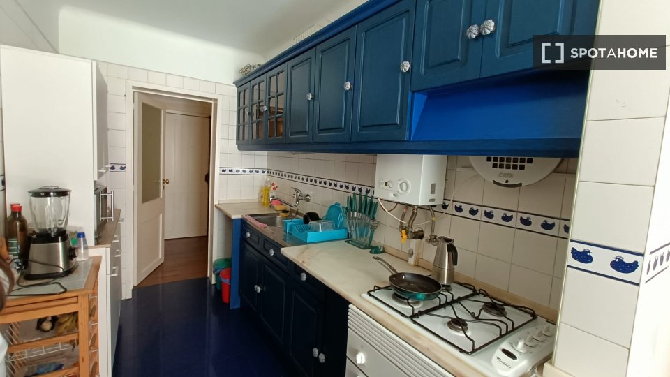 Double room Lisbon, 4 beds, 80m² — photo 12