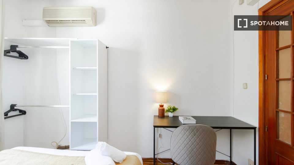 Double room Madrid, 6 beds — photo 36