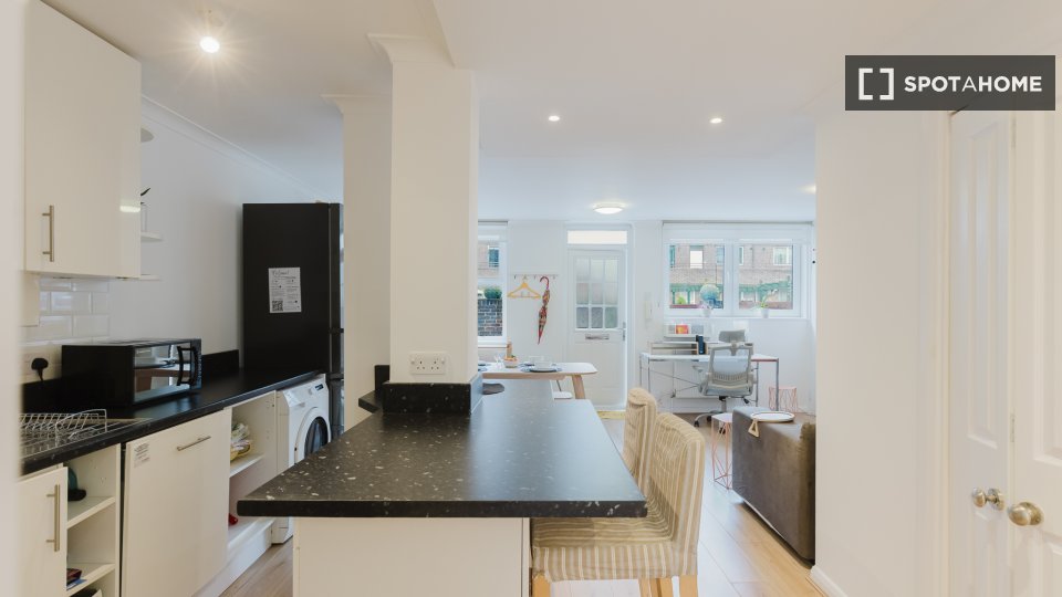 Apartment London, 2 beds — photo 16