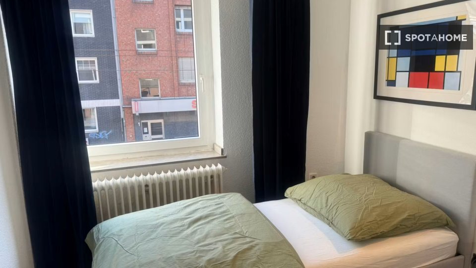 Double room Dusseldorf, 4 beds, 100m² — photo 7