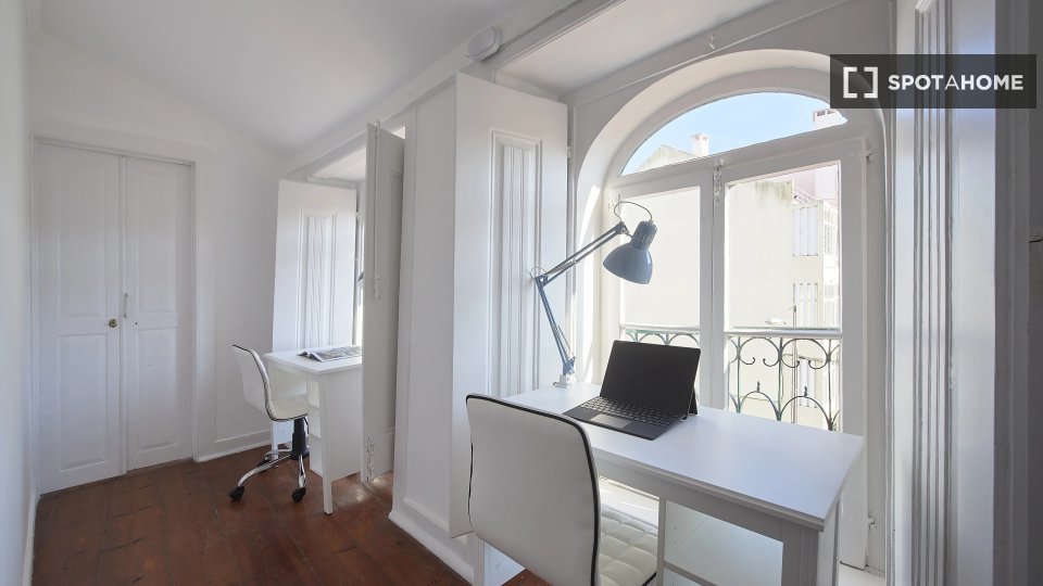 Double room Lisbon, 13 beds — photo 17