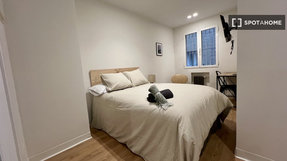 Double room Madrid, 6 beds, 200m² — photo 11